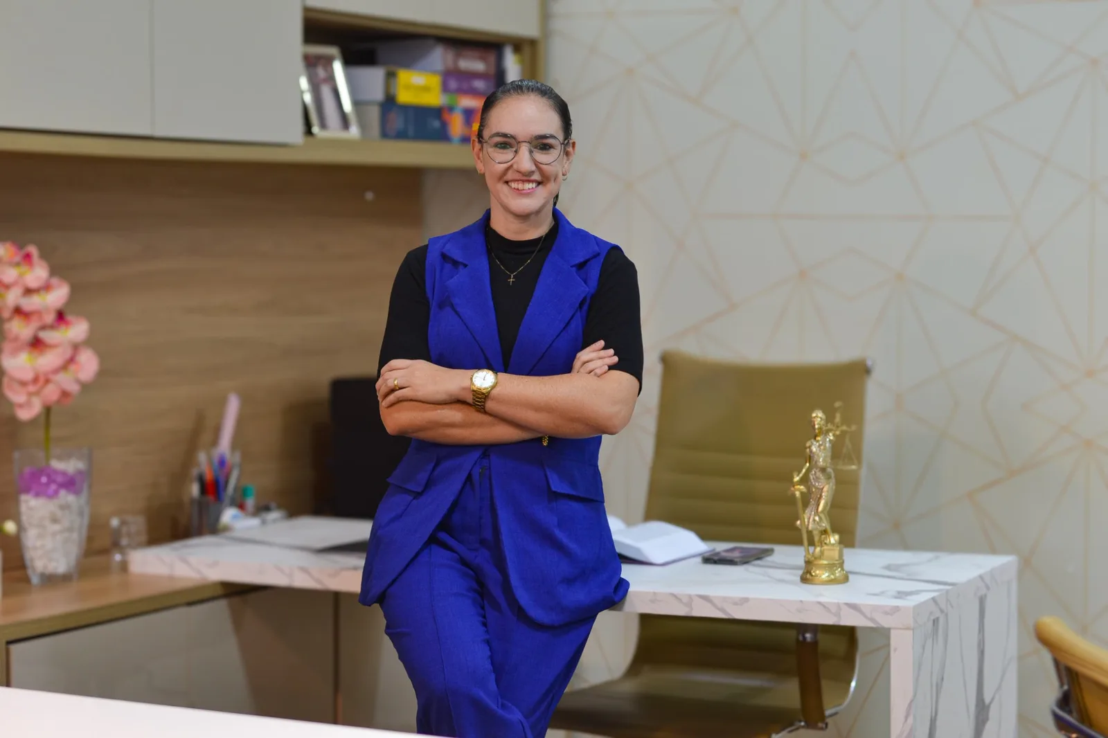 Lenize Varnier Mazolini Guio em ambiente de escritório